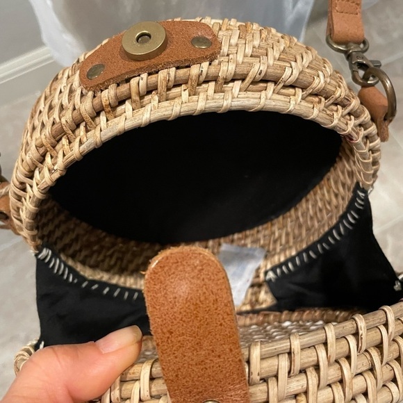 - New - Circular Ratten Crossbody Bag - Picture 4 of 7